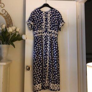 Boden mid length short sleeve dress, fitted top.